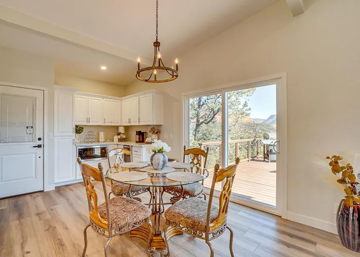 < 1 Mi To Shops: Uptown W/ Hot Tub! *