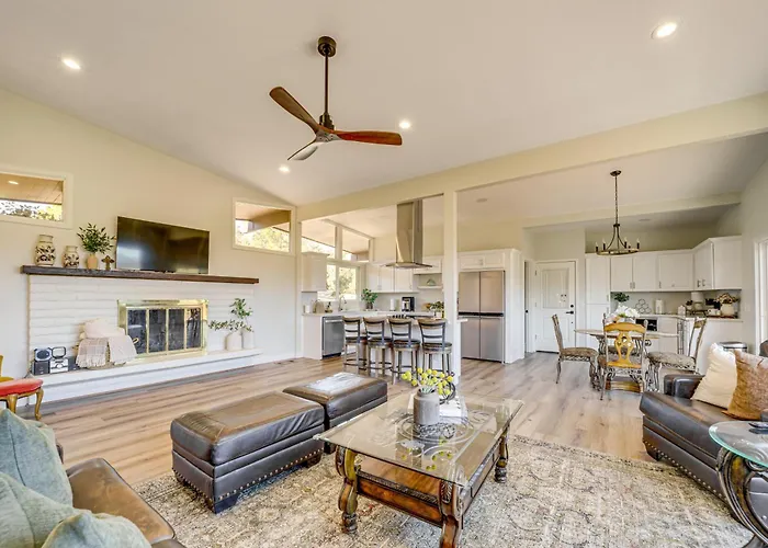 Dom wakacyjny < 1 Mi To Shops: Uptown W/ Hot Tub! Sedona