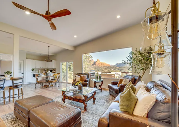 Dom wakacyjny < 1 Mi To Shops: Uptown W/ Hot Tub! Sedona