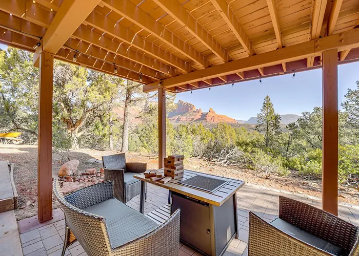 Dom wakacyjny < 1 Mi To Shops: Uptown W/ Hot Tub! Sedona