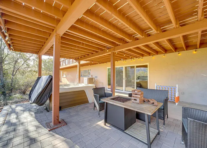Dom wakacyjny < 1 Mi To Shops: Uptown W/ Hot Tub! Sedona